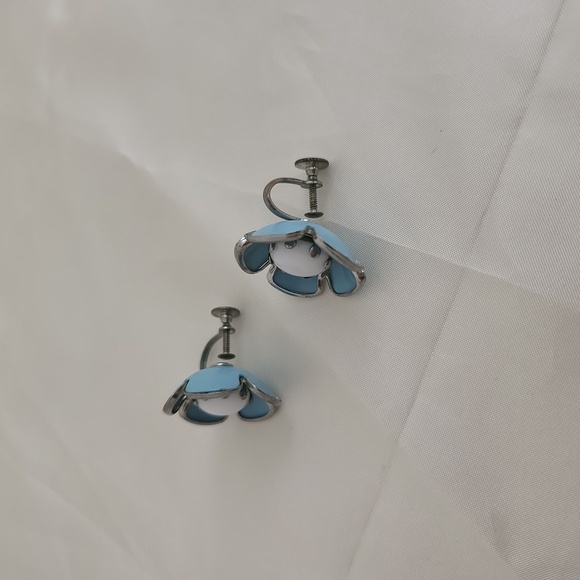 Vintage Mid Century Cornflower Blue Silvertone Screw On Earrings - Picture 4 of 6